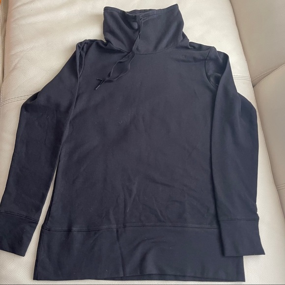 Women’s top size medium - Picture 2 of 3